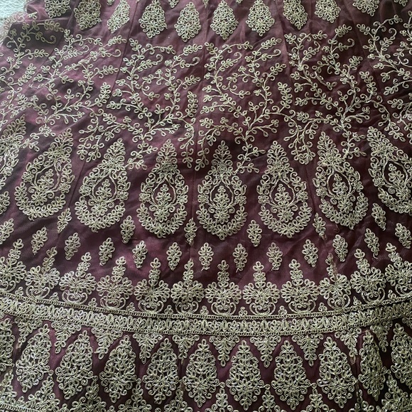 Lehenga set with jewelry 
Size M-L - Picture 3 of 7